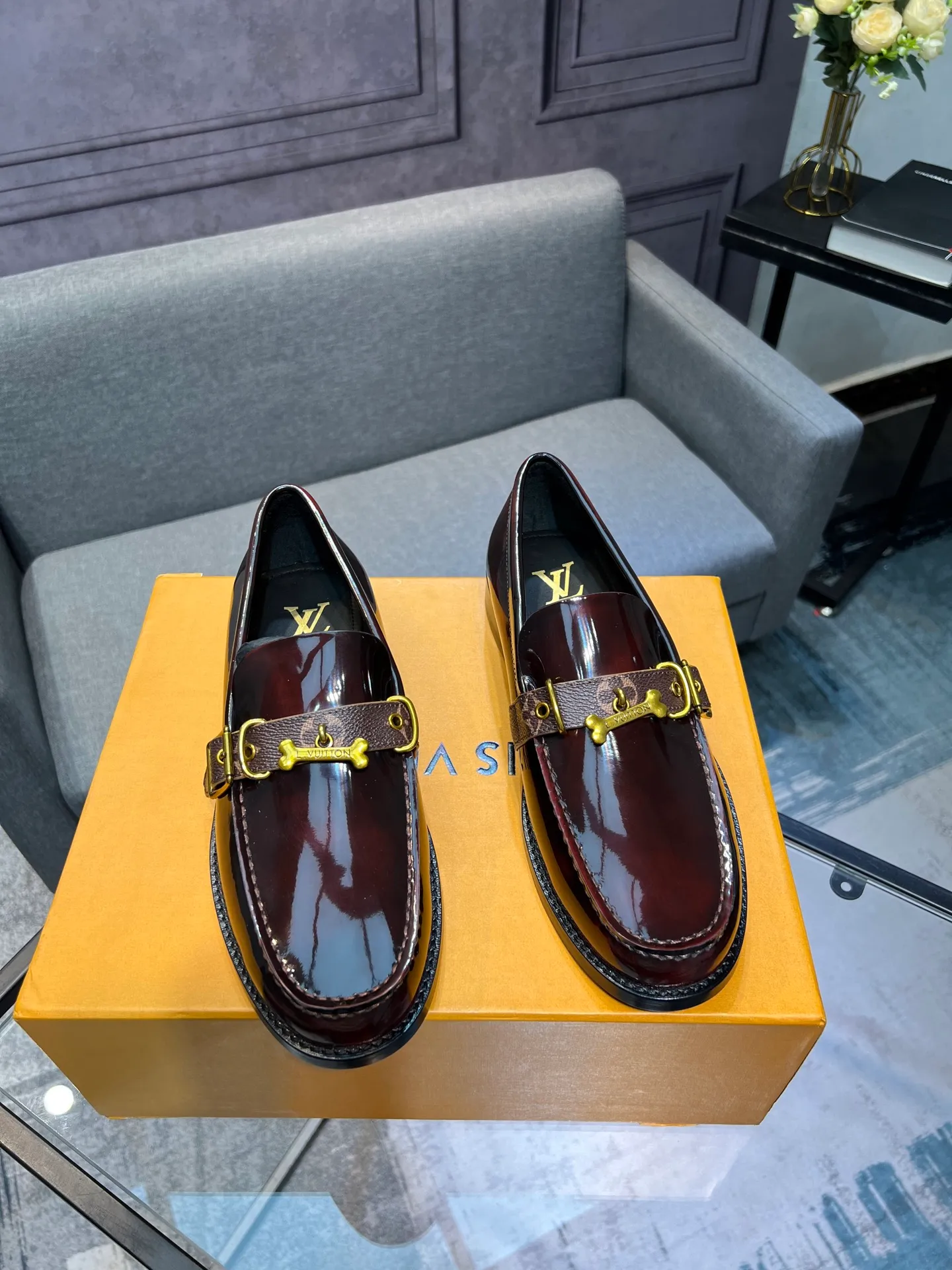 Men's shoes 💰960 LV top luxury brand, high-quality men's business formal leather shoes, imported genuine leather soles! Customized imported leather, the first layer of open-edge beaded lacquered cowhide, the texture is incomparable, the imported cowhide lining, high-end high-end shoes, don't miss it! size:39-44 (Male 38 45 46 customized)